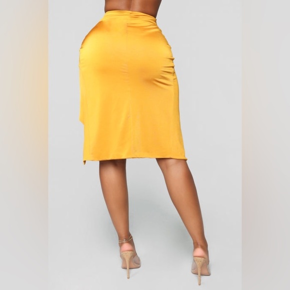 Fashion Nova Women’s Elegant Mustard Yellow Knotted Skirt Size M - Picture 8 of 9